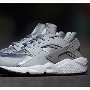 Nike huaraches LAST WEEK BEFORE I DELETE IT